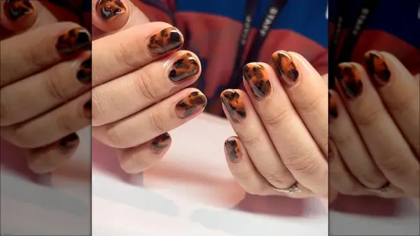 Tortoiseshell nails 