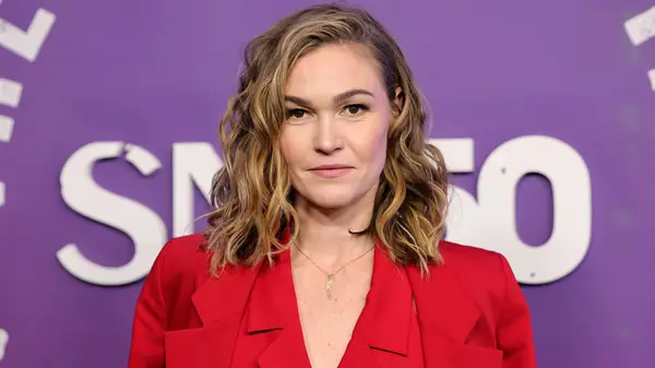 Julia Stiles má tak elegantne starnuté od svojich rímskych kráľovných dní