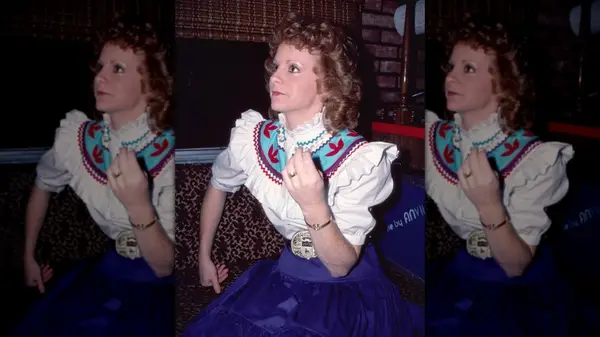 Reba McEntire with brown hair in 1982