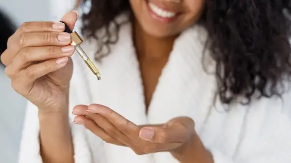 Applying nail strengthener