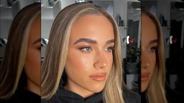 Model with glazed cheeks 