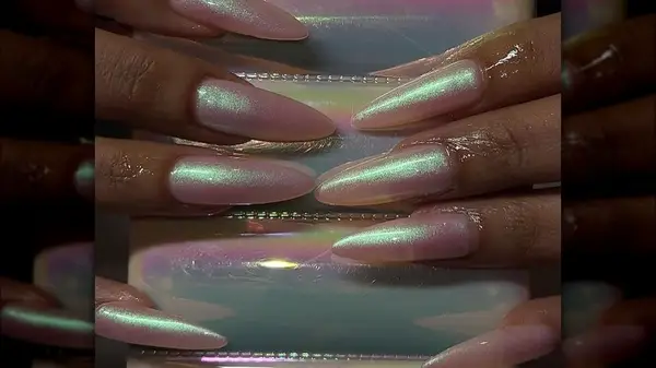 Iridescent almond shaped manicure