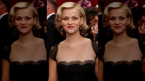 Beauty close-up of Reese Witherspoon at the 2002 Academy Awards