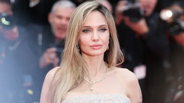 El aspecto de belleza más emblemático de Angelina Jolie de todos los tiempos