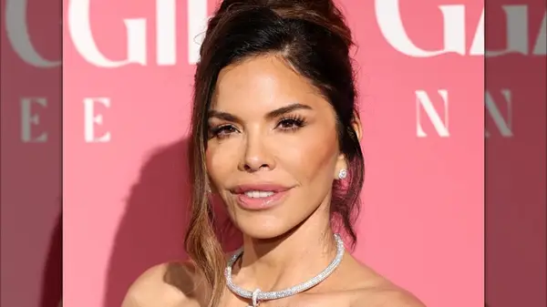 Lauren Bezos Sanchez with an unblended contour