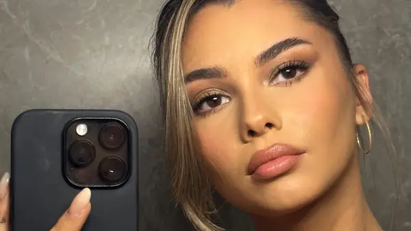 Jasmine Aiello in monochromatic makeup