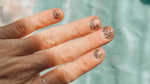 Tetovania nechtov posunú malý trend tetovania na ďalšiu úroveň