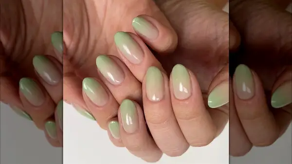 Gradient matcha nails 
