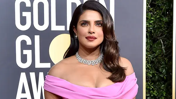 Priyanka Chopra brunette babylights