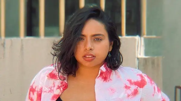 woman with wavy box bob haircut