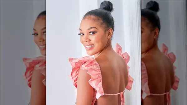 A woman on Instagram with peach gloss