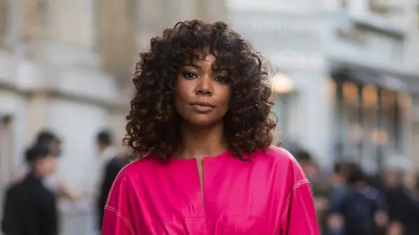 Woman with curly hair 