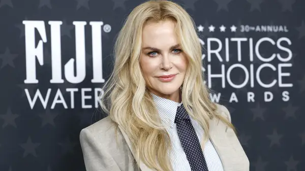 Nicole Kidman posing at the Critics Choice Awards