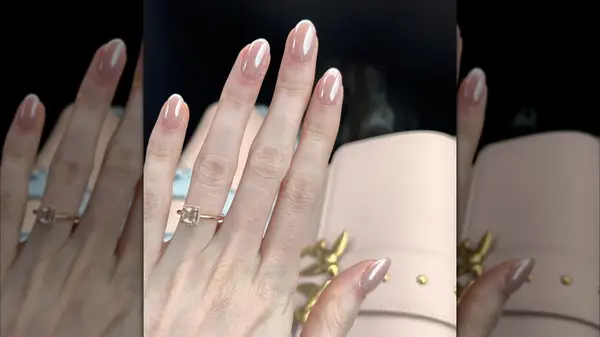 Neutral nails on Instagram