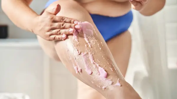 なぜあなたはあなたの足を剥離する必要があるのか​​、そしてそれを適切に行う方法