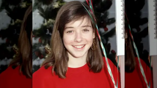 Alyson Hannigan with brown hair