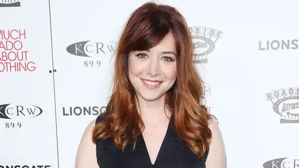 El cabello rojo característico de Alyson Hannigan no es su color natural