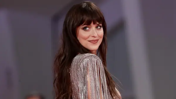 Dakota Johnson red carpet 