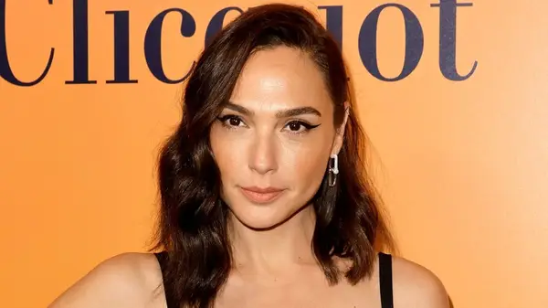 Gal gadot brunette bob haircut