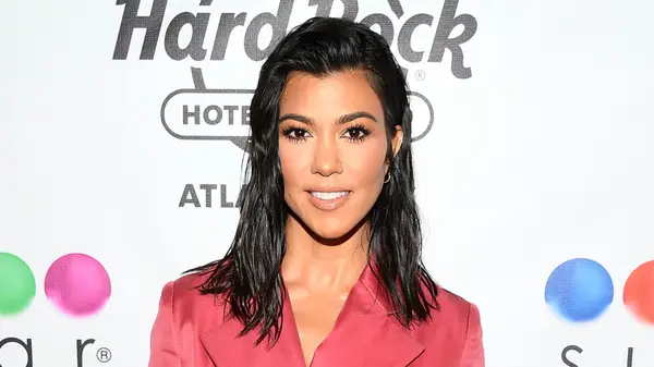kourtney kardashian brunette hairstyle
