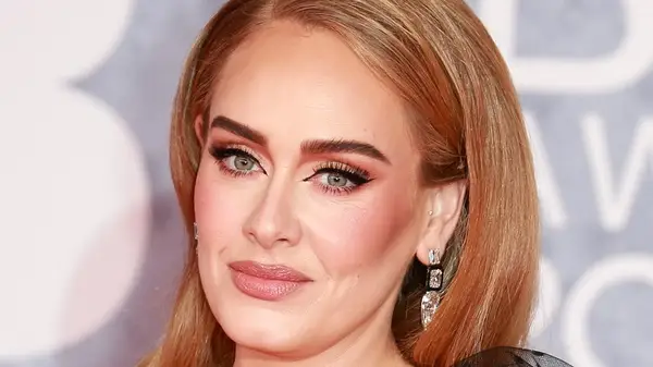 Adeles Lieblingsparfüm ist ein reichhaltiger Duft, der perfekt für den Winter ist