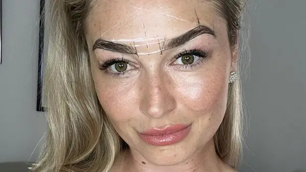 SCHEDERS POLVING: la tua guida all'opzione di trucco semipermanente