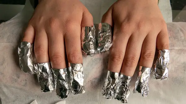 Tinfoil acetone nail soak