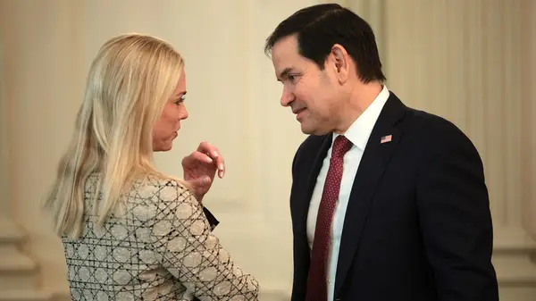Pam Bondi speaks with Mark Rubio in February 2025 at a working governors meeting at the White House