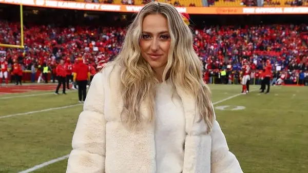 Brittany Mahomes의 화려한 머리 변형