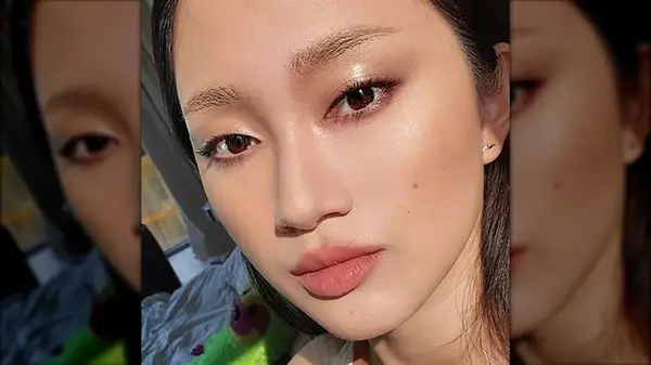 Woman with glossy eyelids
