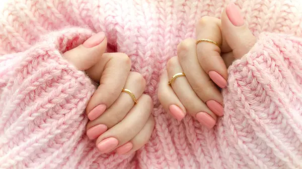 Ideas de manicura en pastel para uñas cortas esta primavera