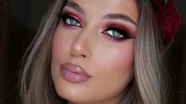 チェリー・モカのメイク：2023年秋のあなたの美しさに爪のトレンドをもたらす方法