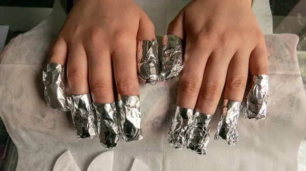 Soaking nails in acetone