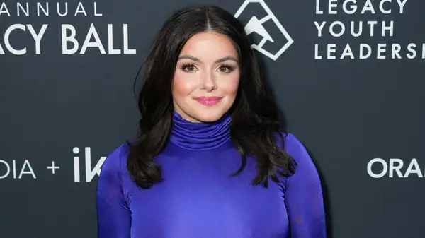 Alex Dunphy z modernej rodiny je v reálnom živote nádherný (