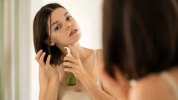woman oiling dry hair 