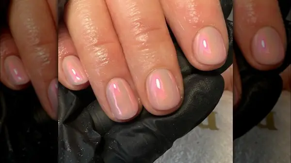 Neutral chrome nails