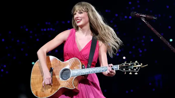 Taylor Swifts hårtransformation fra Country Star Curls til blegede Bob