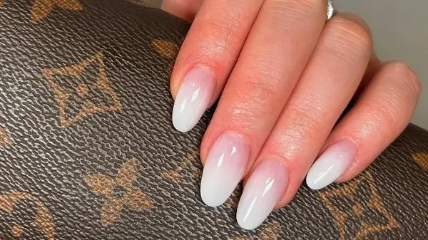 Ombré milk bath manicure