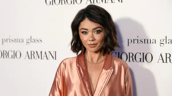 Sarah Hyland é linda e sem maquiagem