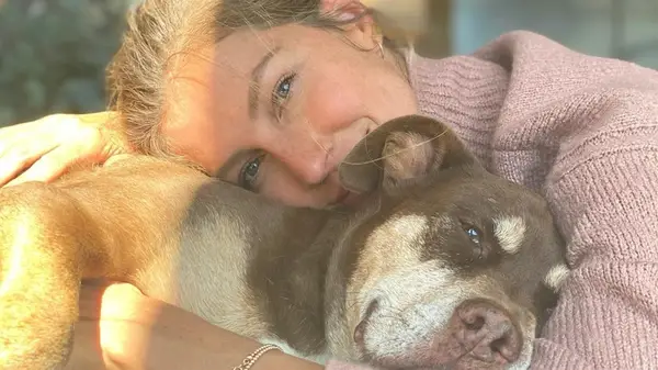 Gisele Bundchen with a dog