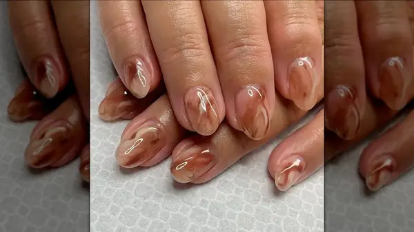 Coffee swirl nails