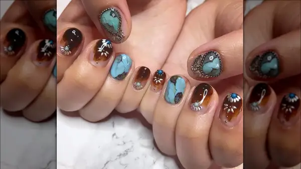 Nail art on Instagram 