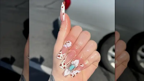 Nail art on Instagram 