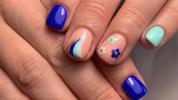 Flower manicure