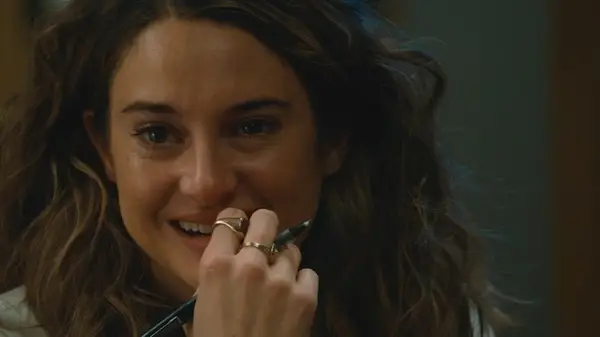Still of Shailene Woodley with wavy and curly hair in the trailer of 