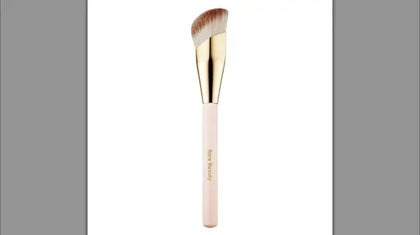 Slanted foundation brush