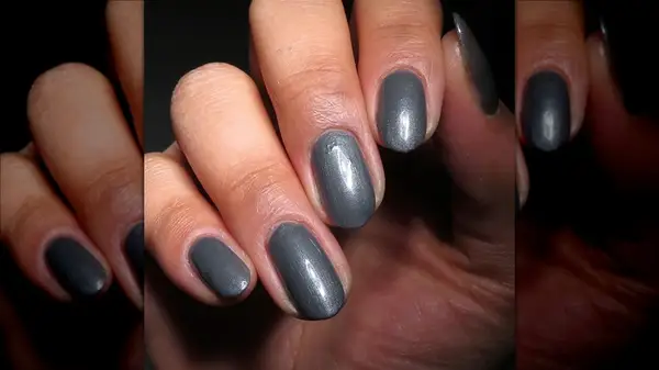 Shimmer gray nails