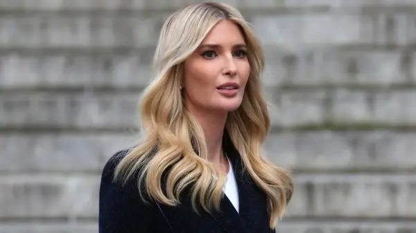 Hvad er Ivanka Trumps naturlige hårfarve?