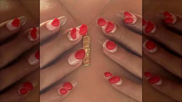 3D red nails