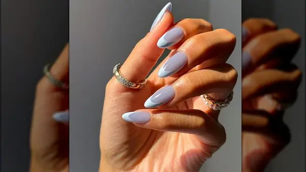 French blueberry milk manicure